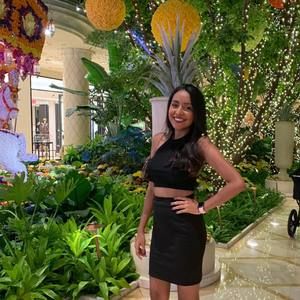 Meet your Posher, Elisa